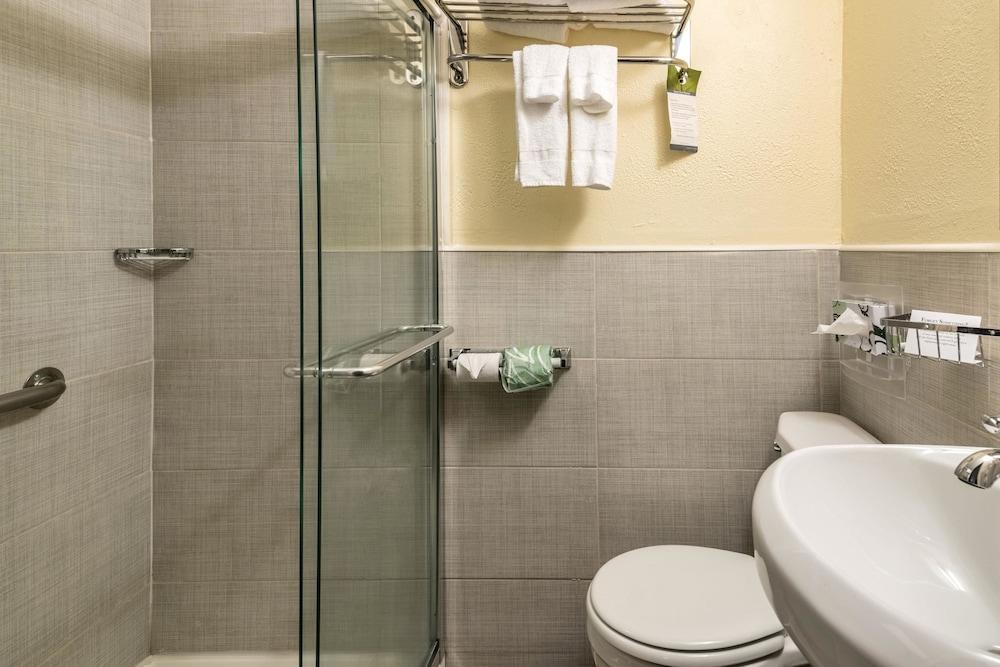 Econo Lodge Saint Albans Zewnętrze zdjęcie
